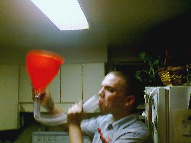 DanBeerBong.jpg (46646 bytes)